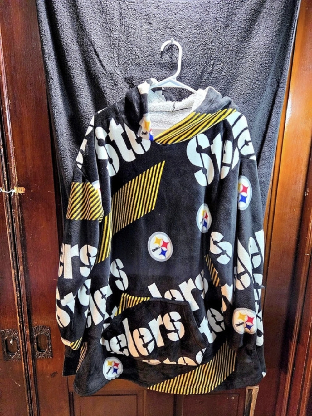Steelers Graphic Velor And Fleece Hoodie in Black & Yellow Like New